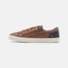 Pier One Unisex - Sneakers Laag - Cognac 1 Pier One Unisex - Sneakers Laag - Cognac -Pier One Mannenmode 0345d60114fc49bd8eb2523800c38251
