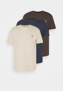 Pier One 3 Pack - T-Shirt Basic - Dark Blue/Beige/Dark Brown 14 Pier One 3 Pack - T-Shirt Basic - Dark Blue/Beige/Dark Brown -Pier One Mannenmode 0ff326bc8c55447a9774470285a7df1e