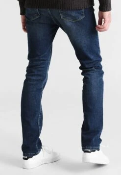 Pier One Straight Leg Jeans - Washed Dark Blue 9 Pier One Straight Leg Jeans - Washed Dark Blue -Pier One Mannenmode 19f71c5aa23e4aee8fbafd64cafceb95
