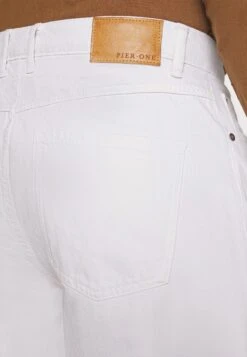 Pier One Relaxed Fit Jeans - White Denim -Pier One Mannenmode 1de79453a8d84faf94f9bab694892756
