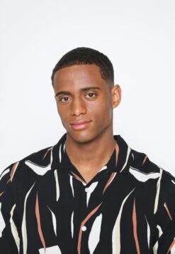 Pier One Contemporary Art Regular Resort- Overhemd - Black -Pier One Mannenmode 209c2b8fb1b54d8599c6f0e75d4a20f4