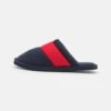 Pier One Unisex - Pantoffels - Dark Blue/Red 2 Pier One Unisex - Pantoffels - Dark Blue/Red -Pier One Mannenmode 235bd992fafa4c2c861f165a2a5d1e04