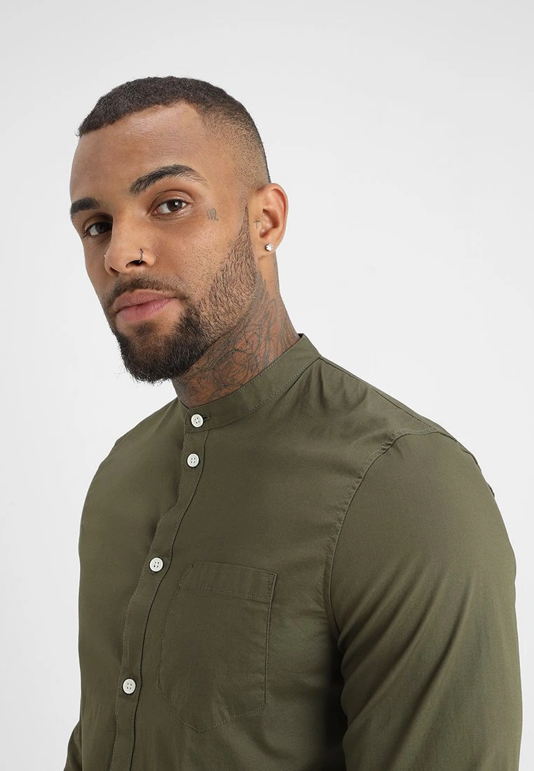 Pier One Muscle Fit Stand- Overhemd - Oliv 7 Pier One Muscle Fit Stand- Overhemd - Oliv - Afbeelding 5