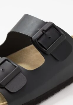 Pier One Unisex - Pantoffels - Black 17 Pier One Unisex - Pantoffels - Black -Pier One Mannenmode 2c1088e9c35241008f77393ded163426