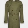 Pier One Trenchcoat - Olive 2 Pier One Trenchcoat - Olive -Pier One Mannenmode 2e7f2178342842f1b2f76033769cafa7
