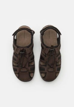 Pier One Leather - Outdoorsandalen - Brown -Pier One Mannenmode 2f7ff40eeede463ba421d45819843353