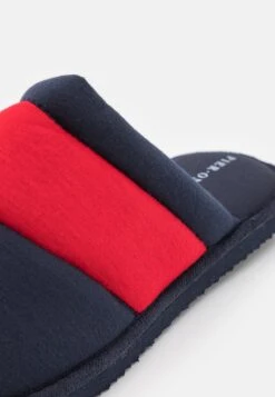 Pier One Unisex - Pantoffels - Dark Blue/Red -Pier One Mannenmode 3873ff5ffc164a00938853720f513c10