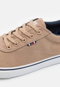 Pier One Unisex - Sneakers Laag - Brown -Pier One Mannenmode 3d8d930a9d594a348d328f3c83bbc354