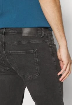 Pier One Straight Leg Jeans - Black -Pier One Mannenmode 4848de02ac0f4f06a014894ad9cb2258