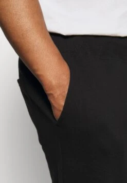 Pier One Trainingsbroek - Black -Pier One Mannenmode 48575df4872548bba79fbbedbf1abb19