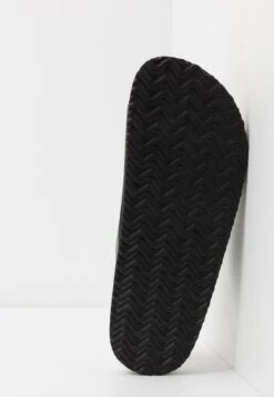 Pier One Unisex - Pantoffels - Black 16 Pier One Unisex - Pantoffels - Black -Pier One Mannenmode 4a735c24e60449a29969a0148d036b07