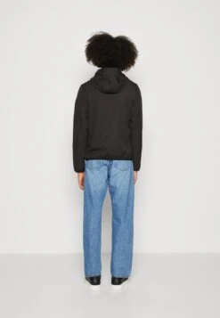 Pier One Regenjas - Black 10 Pier One Regenjas - Black -Pier One Mannenmode 4e357a4c9dc64463935acb495187a2e8