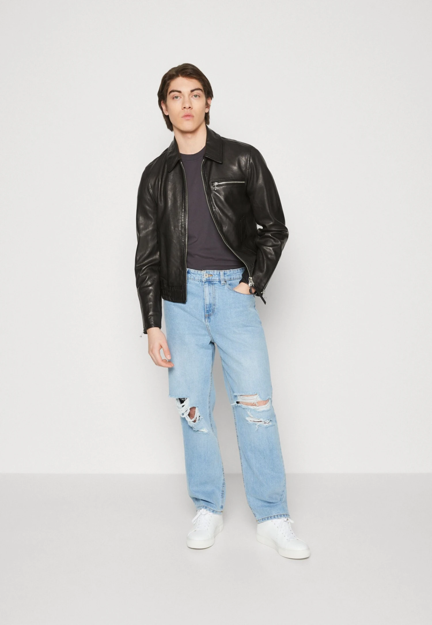 Pier One Distress On Knees - Relaxed Fit Jeans - Light Blue Denim 4 Pier One Distress On Knees - Relaxed Fit Jeans - Light Blue Denim - Afbeelding 2