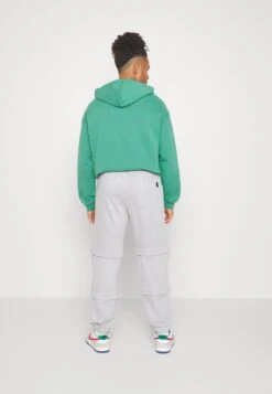 Pier One Trainingsbroek - Mottled Light Grey 18 Pier One Trainingsbroek - Mottled Light Grey -Pier One Mannenmode 5f3a7e4fe9de463facaf337e78f05e93