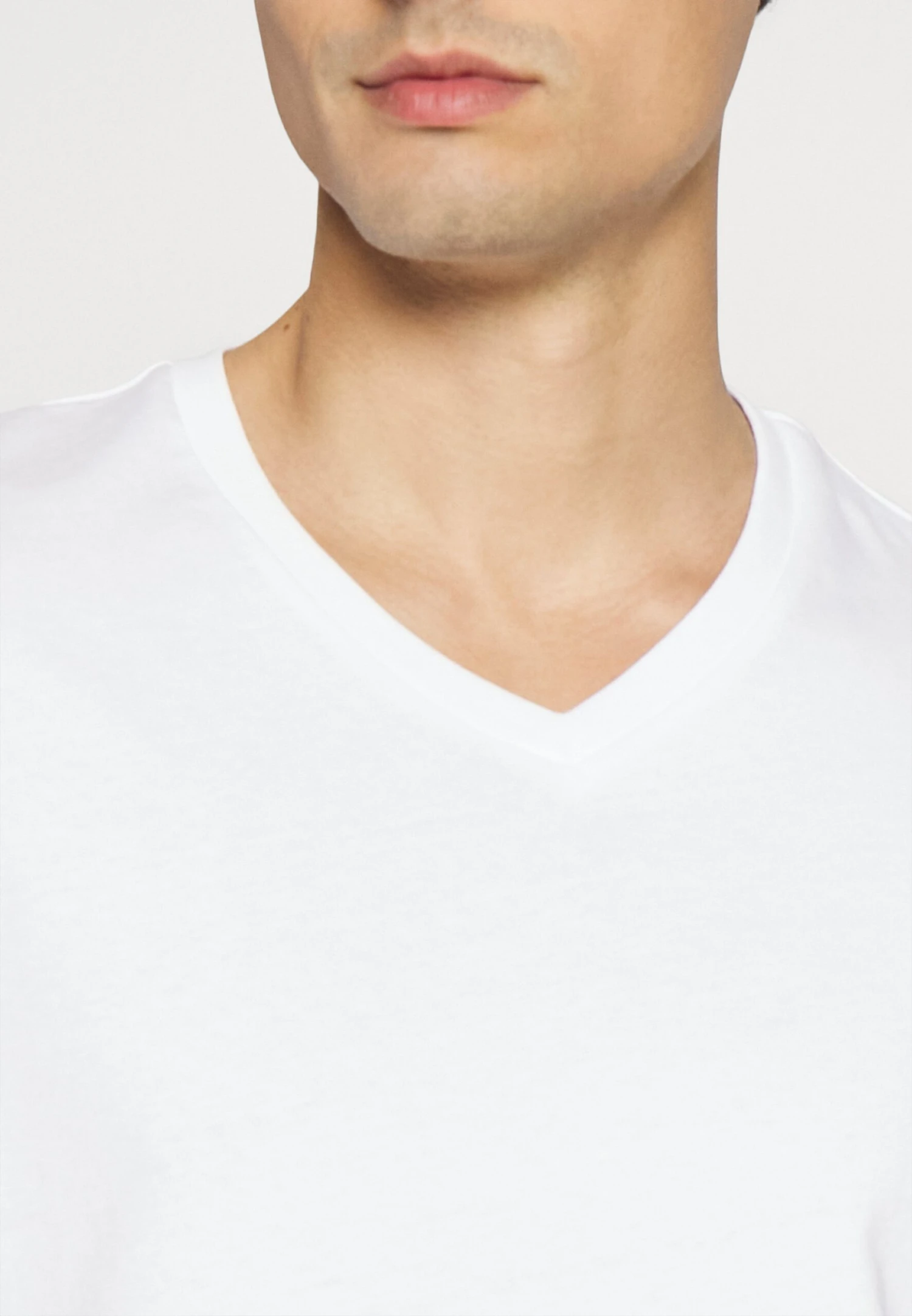 Pier One V Neck Bird Tonal 3 Pack - T-Shirt Basic - White/Dark Green/Black 9 Pier One V Neck Bird Tonal 3 Pack - T-Shirt Basic - White/Dark Green/Black - Afbeelding 7