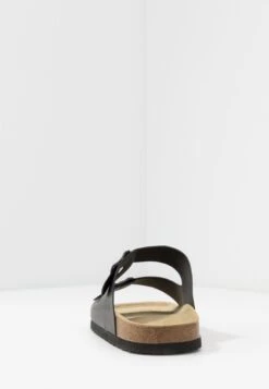 Pier One Unisex - Pantoffels - Black 14 Pier One Unisex - Pantoffels - Black -Pier One Mannenmode 6792cddf649c4c73afdf1fc19e95f07f