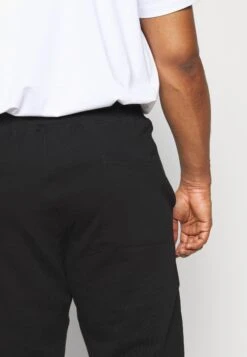 Pier One 2 Pack - Trainingsbroek - Black/Mottled Light Grey 15 Pier One 2 Pack - Trainingsbroek - Black/Mottled Light Grey -Pier One Mannenmode 683bc01bd23348d49e0dcf1c7b683939