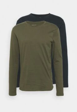 Pier One 2 Pack - Longsleeve - Olive/Dark Blue 12 Pier One 2 Pack - Longsleeve - Olive/Dark Blue -Pier One Mannenmode 6a7de77a56f84556b3881a12d29e9a91