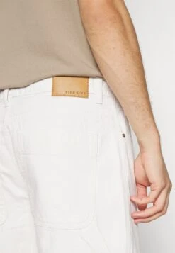 Pier One Carpenter Colored Twill- Straight Leg Jeans - Off-White -Pier One Mannenmode 6ab9ac206d634ef2960024847cf7be03