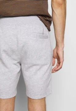 Pier One 2 Pack - Shorts -Light Grey /Black -Pier One Mannenmode 6ba6400f66f84542b84ee27faefc2a3b