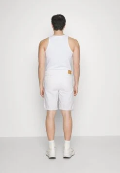 Pier One Colored Twill White Denim - Jeansshort - White Denim -Pier One Mannenmode 6fb902e0dcfa488a9a60ba7e359e011c