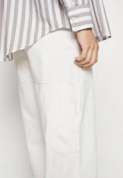 Pier One Carpenter Colored Twill- Straight Leg Jeans - Off-White -Pier One Mannenmode 72381b5c0ea4476da8022189e3b24b31