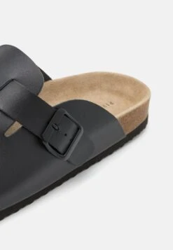 Pier One Leather Unisex - Pantoffels - Black -Pier One Mannenmode 7b28889d1d2247a8abcae3a4a4c34674