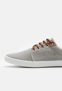 Pier One Unisex - Sneakers Laag - Light Grey -Pier One Mannenmode 8f5660aa856d43a69db14e309615dd5c
