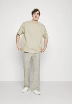 Pier One T-Shirt Basic - Beige -Pier One Mannenmode 954399b85e4c4d1bb41fa3741a233e9e