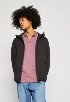 Pier One Regenjas - Black 11 Pier One Regenjas - Black -Pier One Mannenmode 96a994fc1403480fbcdd56b9d44dcb3f