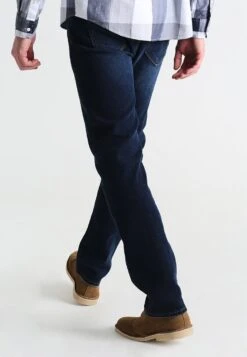 Pier One Basic - Straight Leg Jeans - Dark Blue Denim -Pier One Mannenmode a4ebfb4549ae43cc8fd6ef9a34b37b32