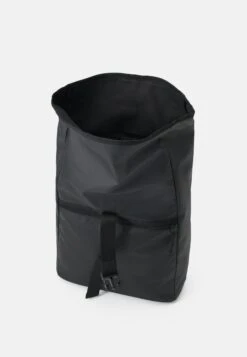Pier One Tarpaulin Water Repellent Unisex - Rugzak - Black -Pier One Mannenmode b496b4c13f874365838f471496f42273