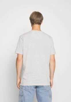Pier One T-Shirt Print - Light Grey 9 Pier One T-Shirt Print - Light Grey -Pier One Mannenmode b590d3c7e7b844a78c60593b7a3b9fd9