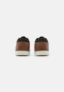Pier One Sneakers Laag - Cognac -Pier One Mannenmode c179352cbf354ec887f25290834dd5a5