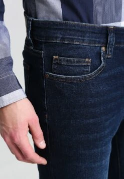 Pier One Basic - Straight Leg Jeans - Dark Blue Denim -Pier One Mannenmode cab4c5a817d8404784a40aa6e7e7d551