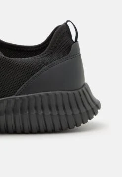 Pier One Sneakers Laag - Black -Pier One Mannenmode da21a0204b9943a1b0a5be03e6d2430f