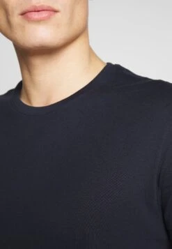 Pier One 2 Pack - T-Shirt Basic - White/Dark Blue -Pier One Mannenmode de6827f8d2cf4a2c856d09a9d7f8109d