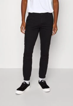 Pier One 2 Pack - Cargobroek - Olive/Black -Pier One Mannenmode e0bf2536d5a04652937019f4273abb8d