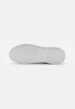 Pier One Unisex - Sneakers Laag - White -Pier One Mannenmode e2a5a64afecd4f079860774a1a970a80