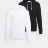 Pier One 2 Pack - Hoodie - Black/White -Pier One Mannenmode e726b483d5314140af2c74486da6e1bb