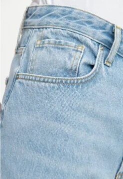 Pier One Relaxed Fit Jeans - Light Blue Denim -Pier One Mannenmode ee520cf09c674455bf8bbd0f4ce3fc62