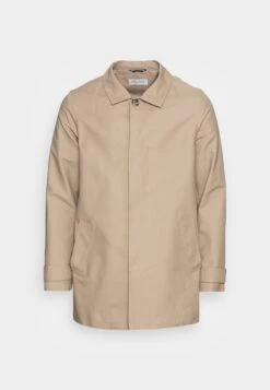 Pier One Commuter Coat- Halflange Jas - Tan 12 Pier One Commuter Coat- Halflange Jas - Tan -Pier One Mannenmode f31a8a30813e4c0dafda3e75f062c161