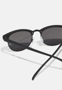 Pier One Unisex - Zonnebril -Black 8 Pier One Unisex - Zonnebril -Black -Pier One Mannenmode f41786acb4f54644b6e1caf49d70a762