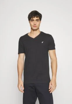 Pier One V Neck Bird Tonal 3 Pack - T-Shirt Basic - White/Dark Green/Black 12 Pier One V Neck Bird Tonal 3 Pack - T-Shirt Basic - White/Dark Green/Black -Pier One Mannenmode fb2018becdee4b1c81f7d032674f18f4