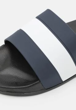 Pier One Muiltjes - Dark Blue/White -Pier One Mannenmode fca2b97369364691b5a9f753ac3a49a5